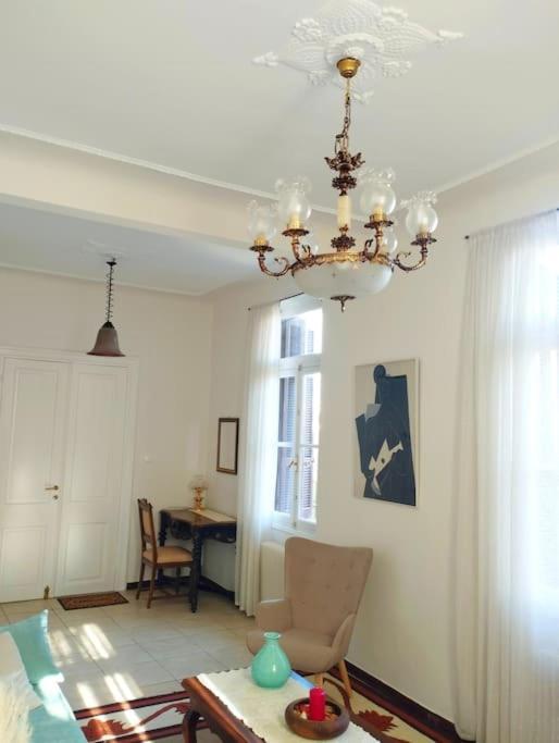 Calliope'S Neoclassical Home In The Heart Of Plaka Атина Екстериор снимка
