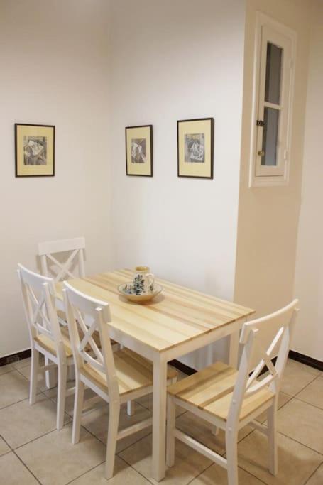 Calliope'S Neoclassical Home In The Heart Of Plaka Атина Екстериор снимка