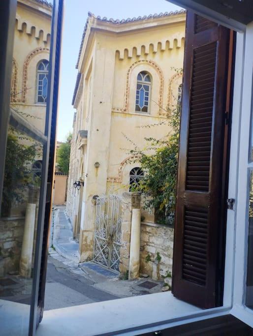 Calliope'S Neoclassical Home In The Heart Of Plaka Атина Екстериор снимка
