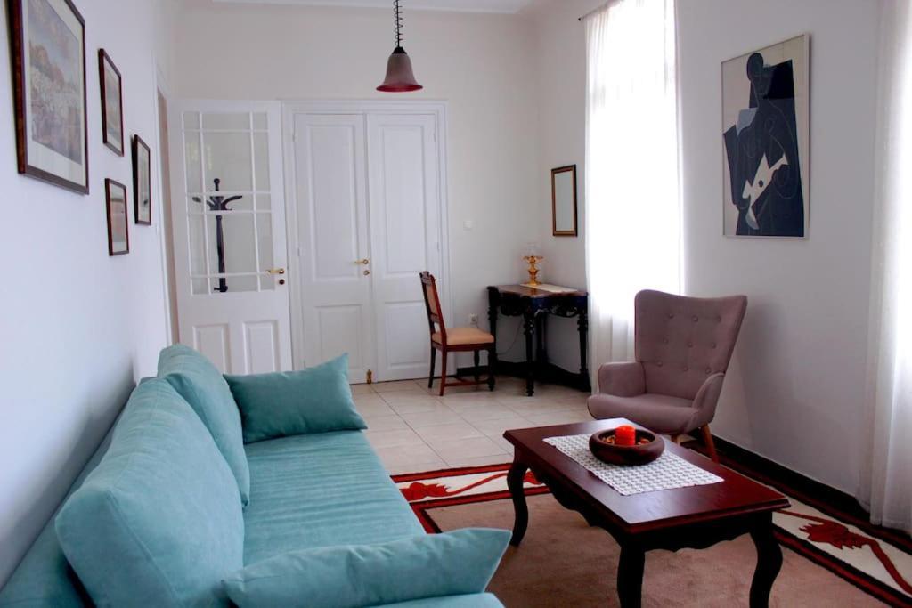 Calliope'S Neoclassical Home In The Heart Of Plaka Атина Екстериор снимка